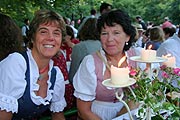 Kerzen auf den Tischen so früh am Morgen (Foto: Martin Schmitz)